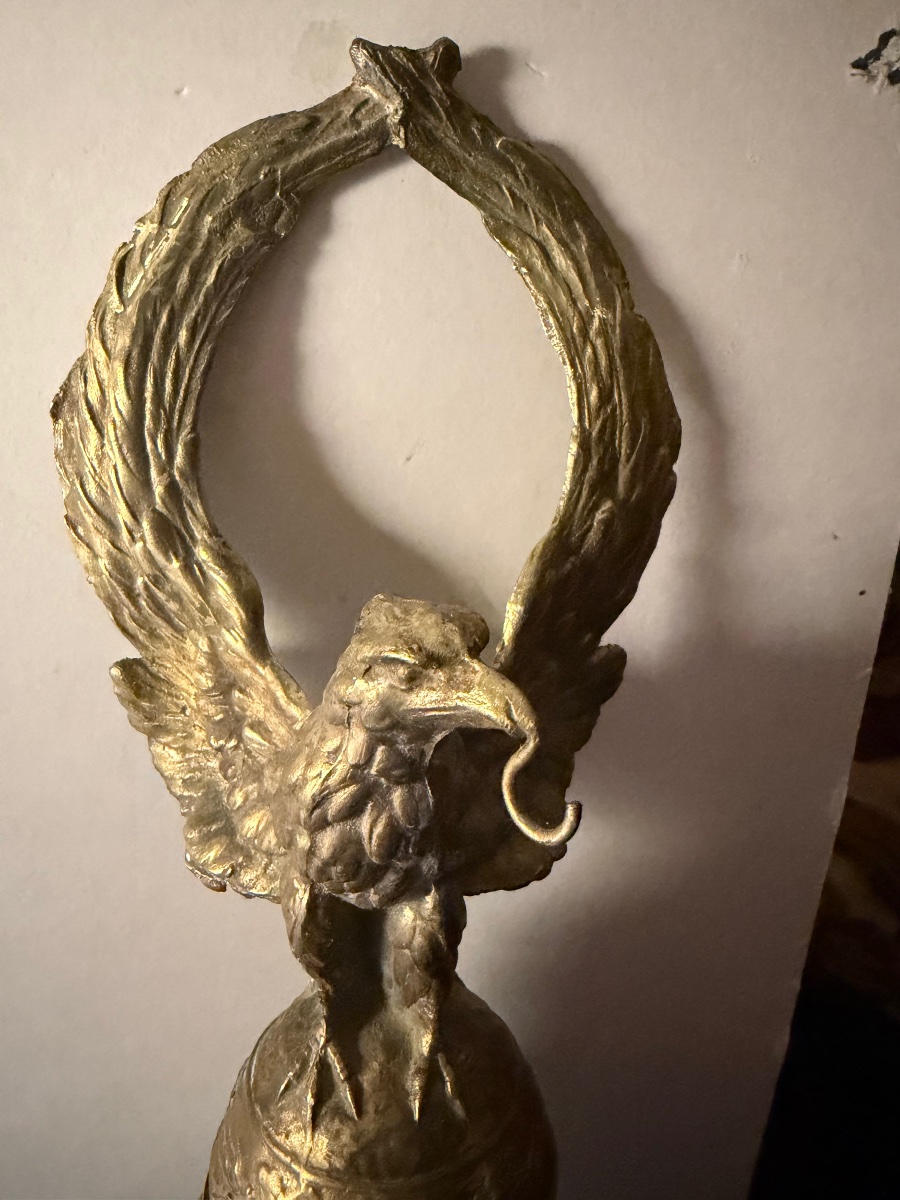 Important Porte Montre en bronze a l'aigle ailes levées en bronze doré socle serpentine XIXè-photo-4