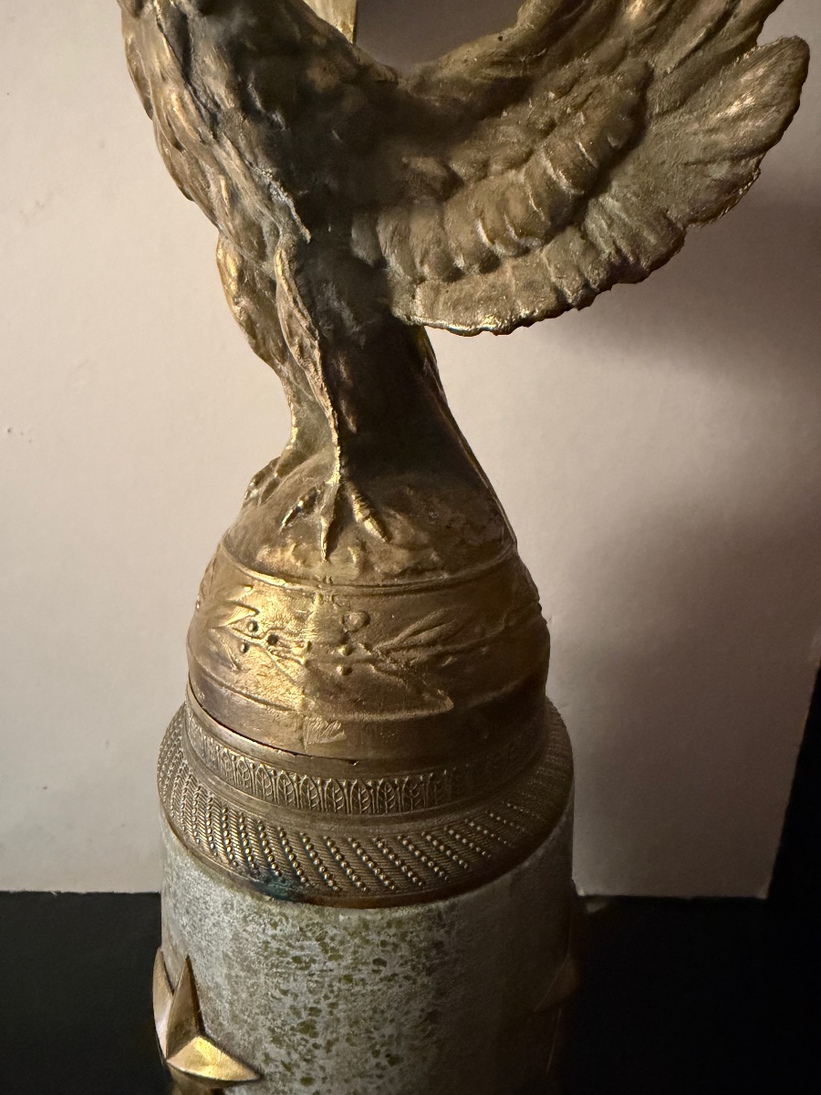 Important Porte Montre en bronze a l'aigle ailes levées en bronze doré socle serpentine XIXè-photo-2