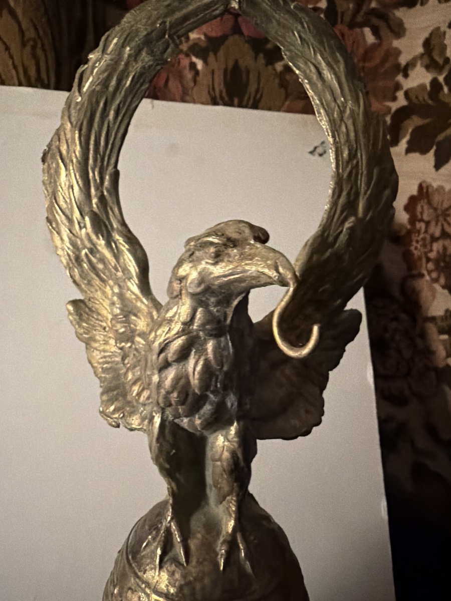 Important Porte Montre en bronze a l'aigle ailes levées en bronze doré socle serpentine XIXè-photo-5