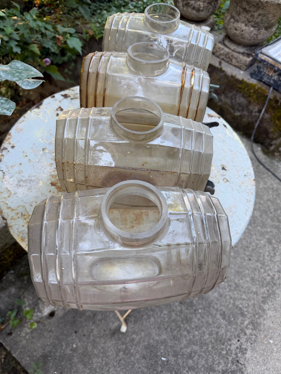  Ensemble de quatre caves à parfum: " tonneau" en verre moulé robinets d'étain ,des années "30"-photo-5