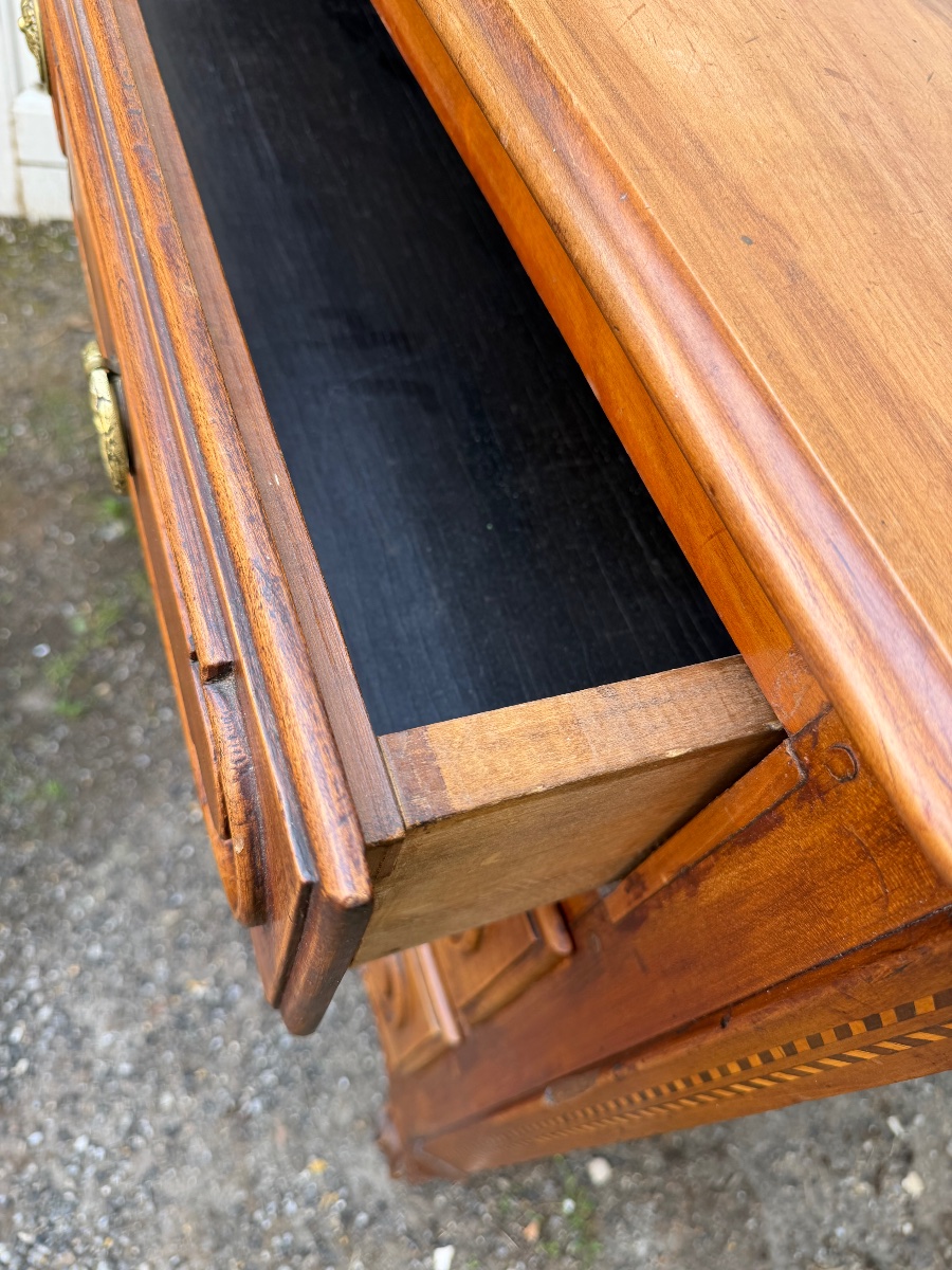 Commode transition ,merisier blond trois tiroirs moulurés et incrustations pieds escargots 18èm-photo-4