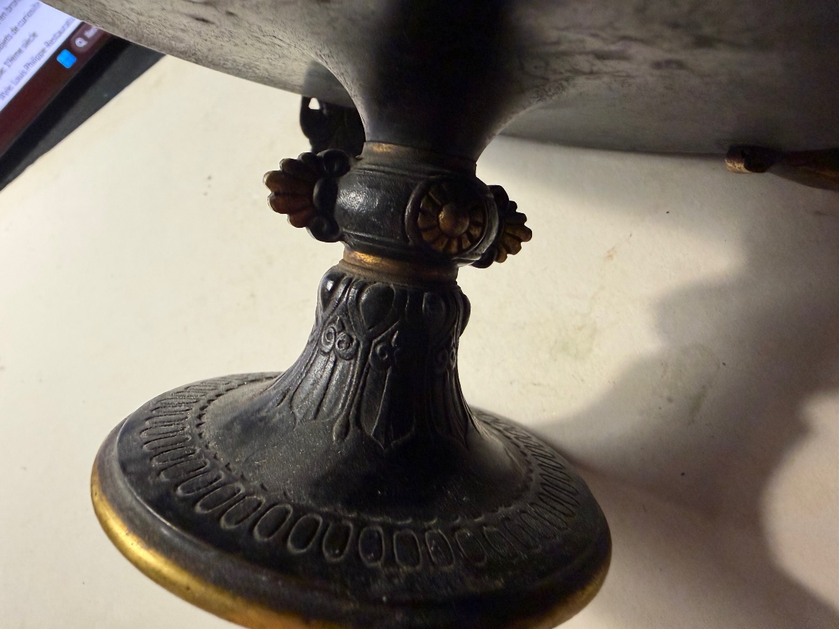 Riche coupe en bronze ciselé deux patines sur socle en olivine cossus ponctué d'étoiles ,XIXème-photo-3