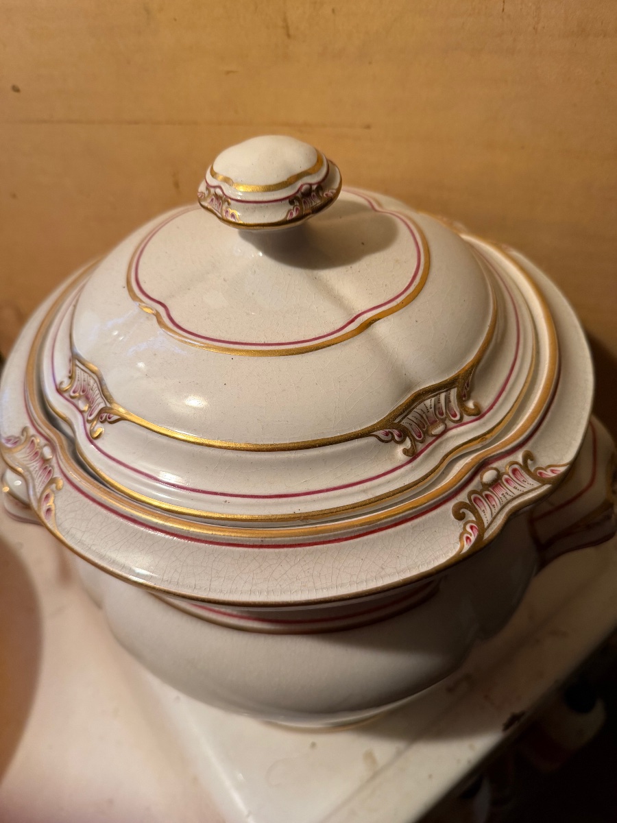 19th-century Victorian Ginger Pot In The Baroque Style, Made Of High-quality Porcelain With Decorative Trim-photo-3