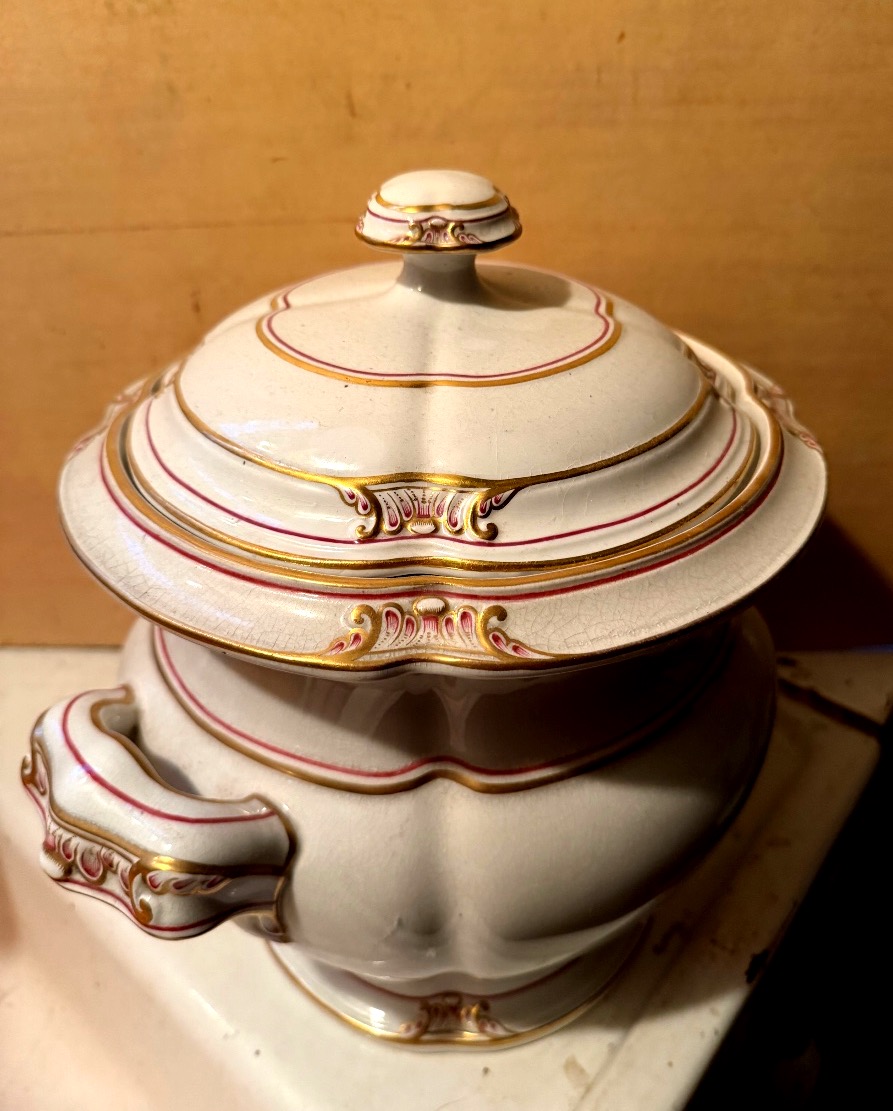 19th-century Victorian Ginger Pot In The Baroque Style, Made Of High-quality Porcelain With Decorative Trim-photo-4