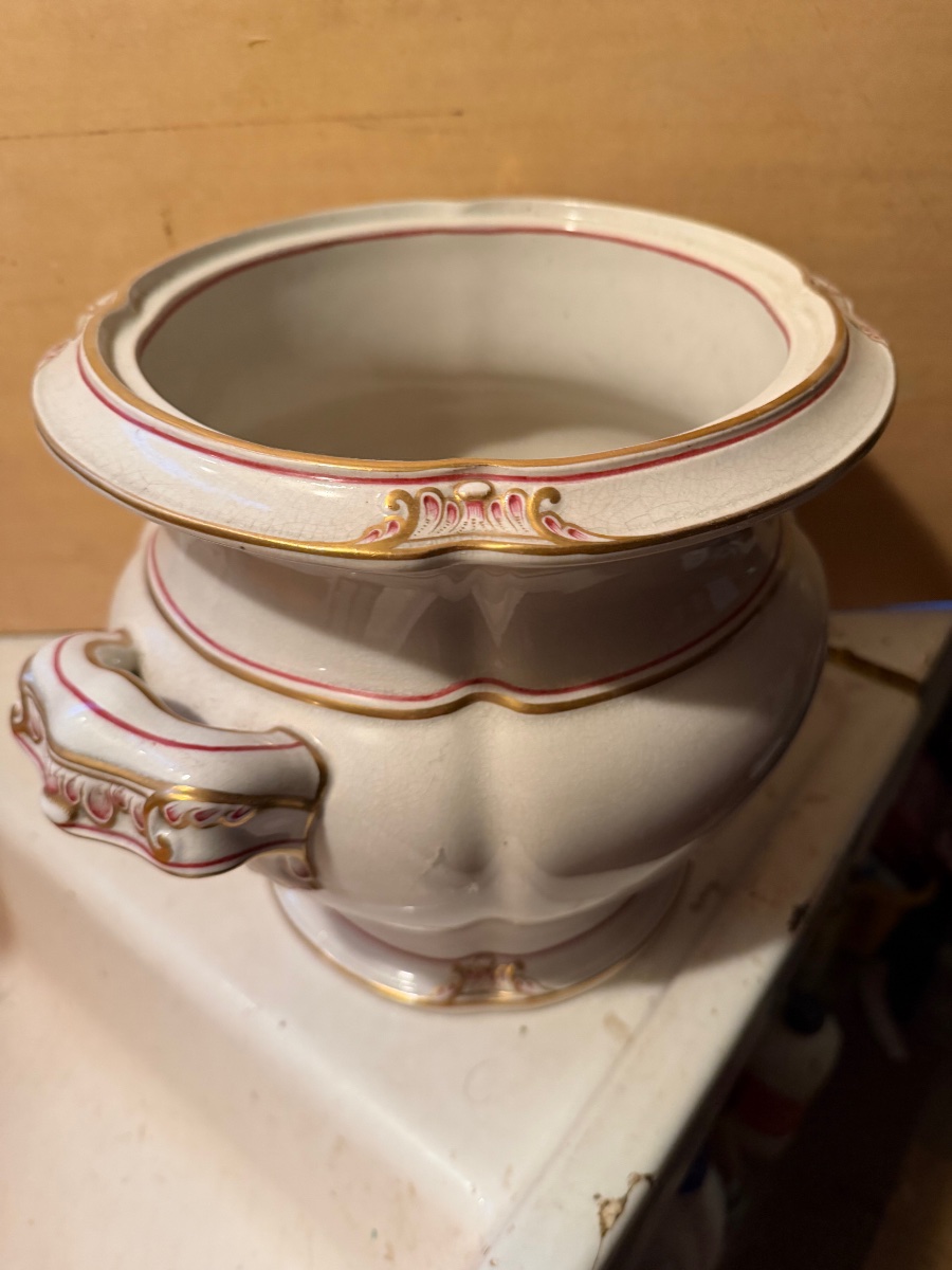 19th-century Victorian Ginger Pot In The Baroque Style, Made Of High-quality Porcelain With Decorative Trim-photo-2