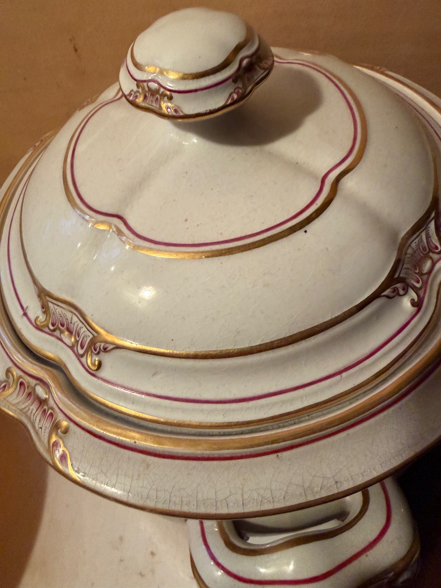 19th-century Victorian Ginger Pot In The Baroque Style, Made Of High-quality Porcelain With Decorative Trim-photo-4
