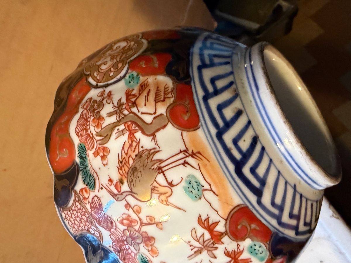  Grand Bol: Imari ,a riche décor fin de bleu rouge et  d'or sur fond banc  d'oiseaux et fleurs -photo-3