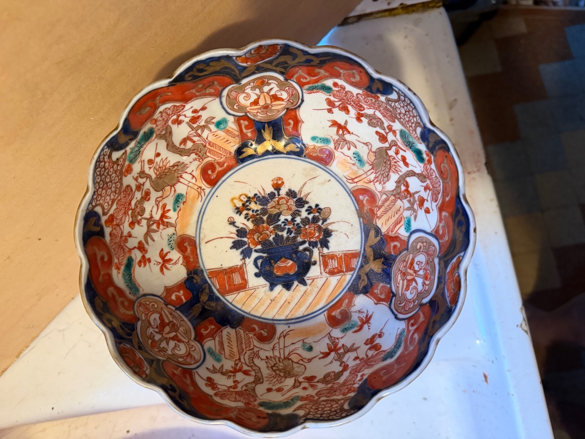  Grand Bol: Imari ,a riche décor fin de bleu rouge et  d'or sur fond banc  d'oiseaux et fleurs -photo-6