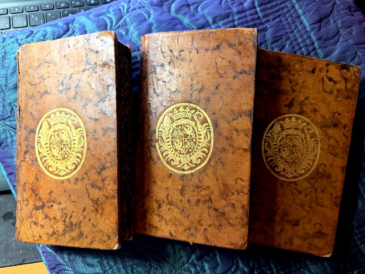 Aux Armes: 3 Vol.In 12 "Tablettes Historiques et Anecdotes des Rois de France depuis Pharamond"