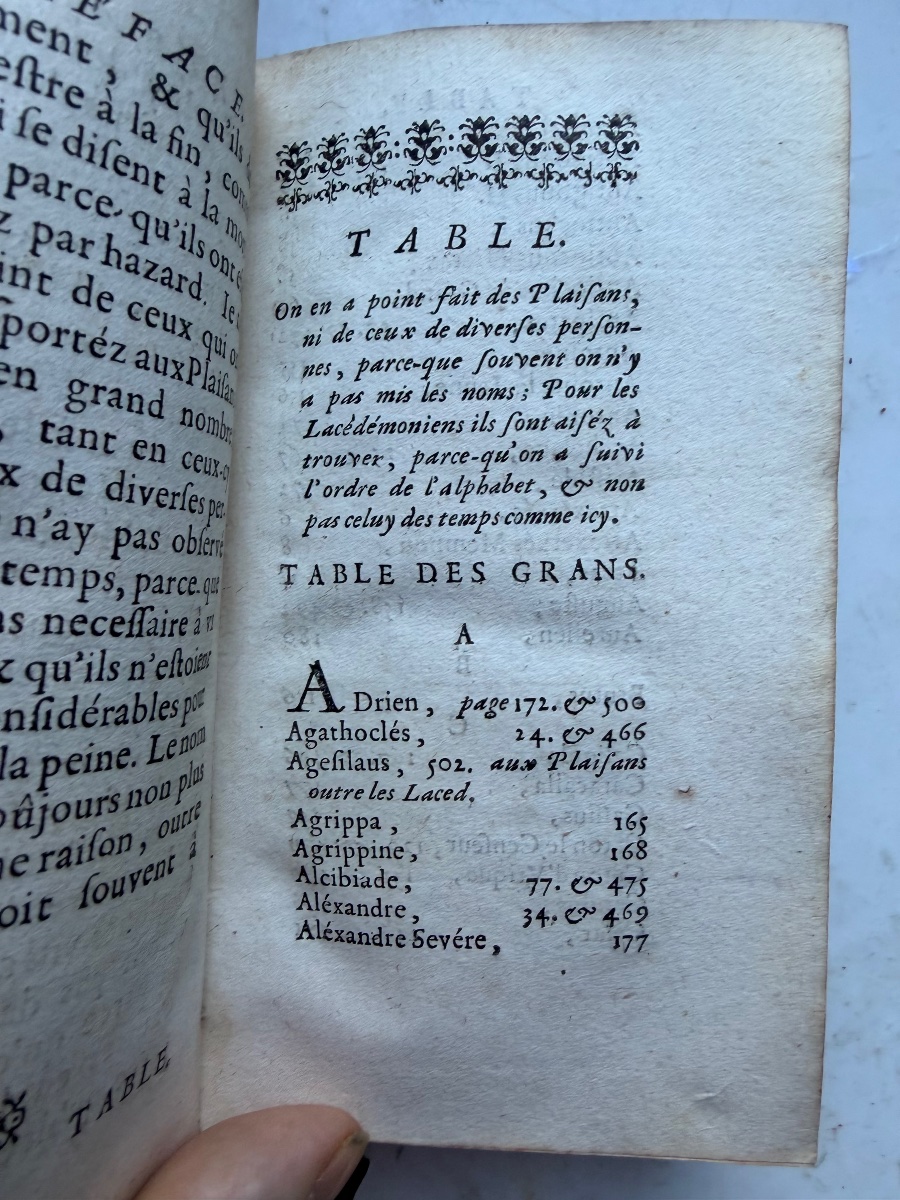 In 12  Armes des Montmorency-Fosseux (1731-1799) "Les Apohtegmes des Anciens" de N. Perrot 1664-photo-4