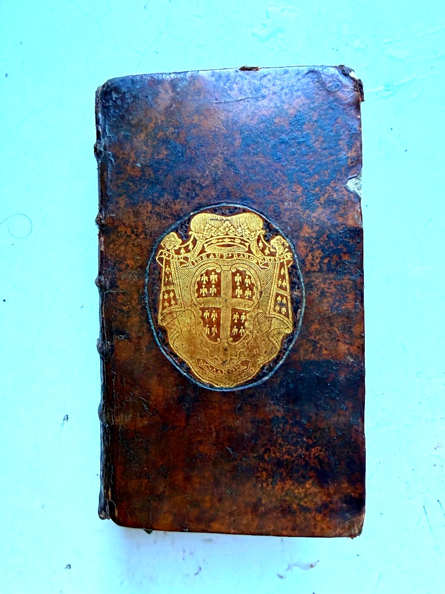 In 12  Armes des Montmorency-Fosseux (1731-1799) "Les Apohtegmes des Anciens" de N. Perrot 1664