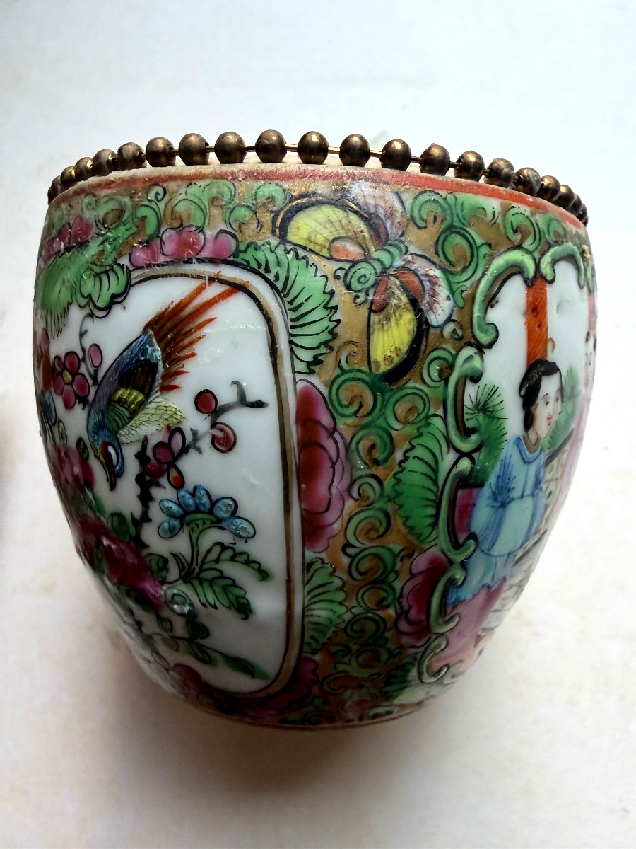 19th-century Chinese Canton Vase, Green Family, With A Bronze-beaded Rim And Richly Decorated With Four Cartouches-photo-1