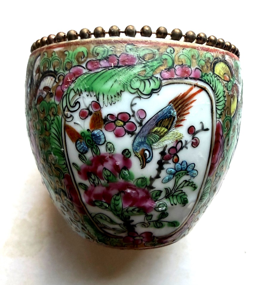 19th-century Chinese Canton Vase, Green Family, With A Bronze-beaded Rim And Richly Decorated With Four Cartouches-photo-3