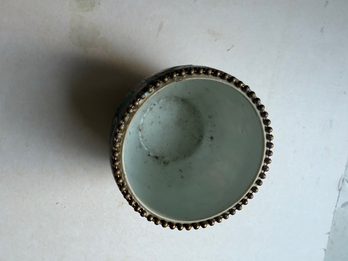 19th-century Chinese Canton Vase, Green Family, With A Bronze-beaded Rim And Richly Decorated With Four Cartouches-photo-7
