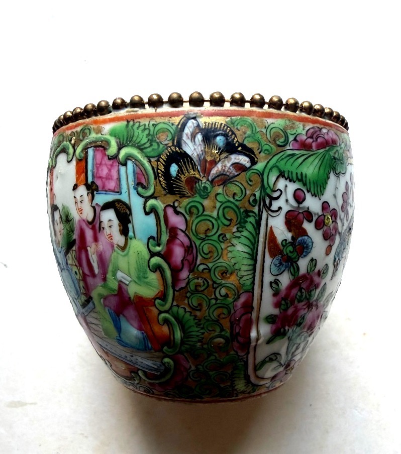 19th-century Chinese Canton Vase, Green Family, With A Bronze-beaded Rim And Richly Decorated With Four Cartouches-photo-8