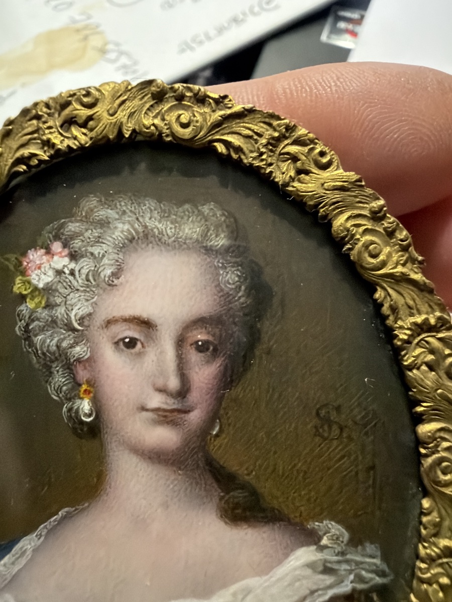 Beau portrait a la miniature  d'une Dame de Cour, ivoire encadré bronze ciselé ,époque Louis XV-photo-8