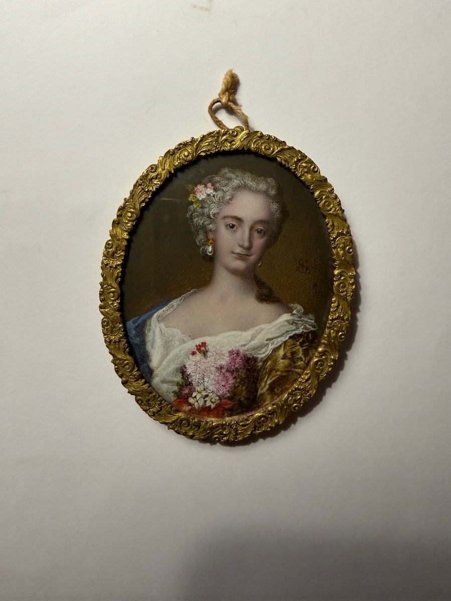 Beau portrait a la miniature  d'une Dame de Cour, ivoire encadré bronze ciselé ,époque Louis XV-photo-1