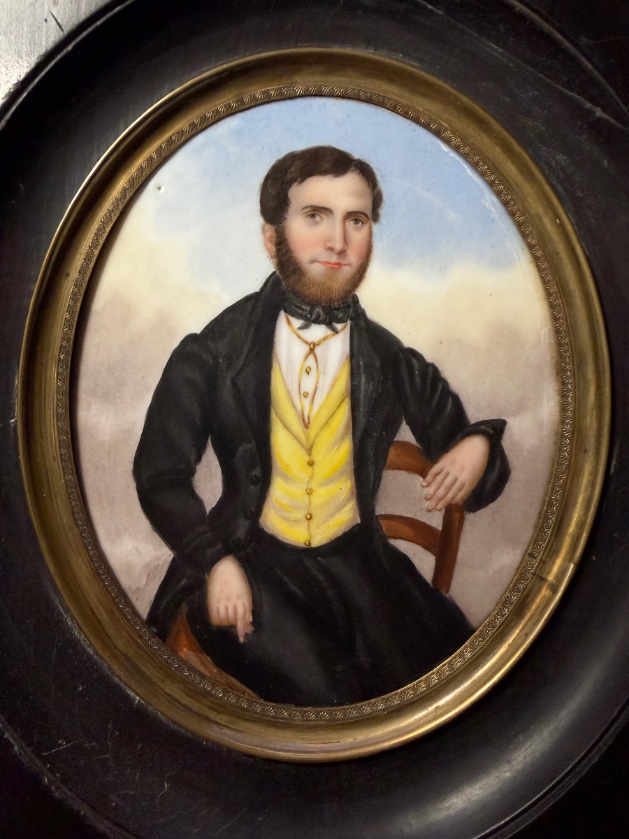 Portrait a la miniature sur porcelaine d'un notable Louis Philippe assis dans son cadre ovale-photo-3
