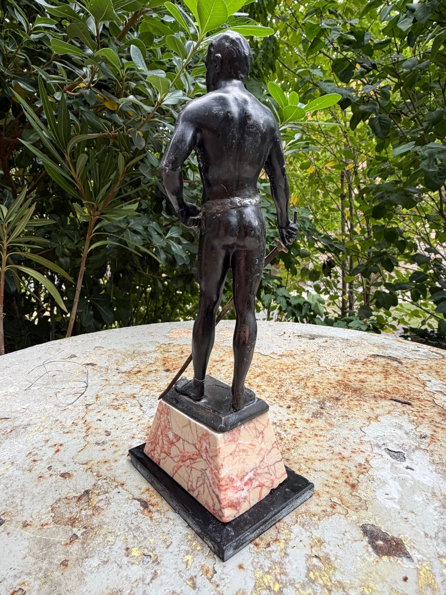 Elegant "fencing Master" Statuette From The 1930s, Mounted On A Marble Base With A Beautiful Bronze Patina-photo-6