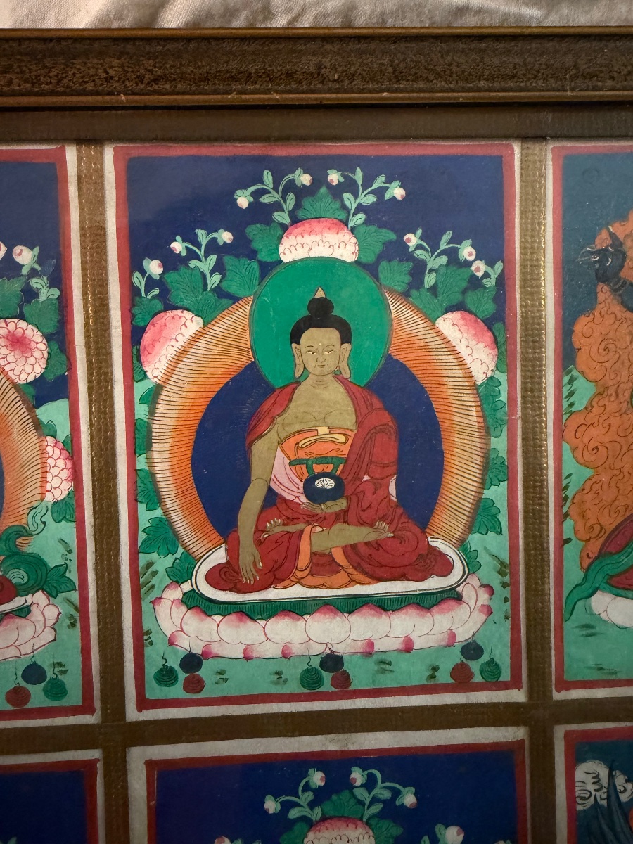 Panneau encadré de 8 différents personnages de la religion Boudhiste gouaches colorées XVIIIème-photo-3