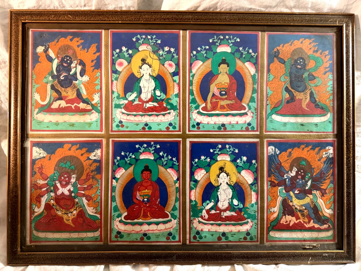 Panneau encadré de 8 différents personnages de la religion Boudhiste gouaches colorées XVIIIème
