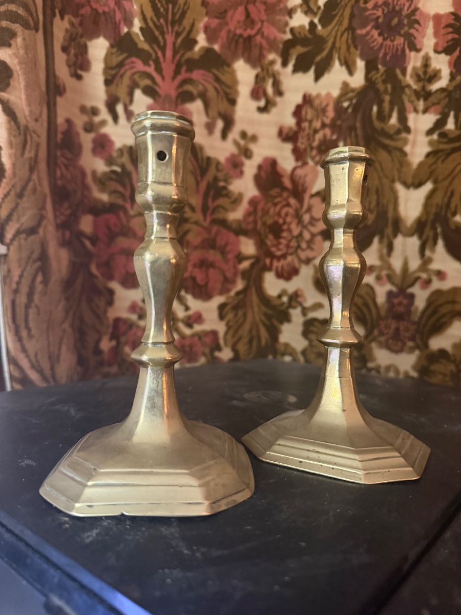 Paire de bougeoirs de Changeur en bronze poli tourné et retouchés Français du XVIIème siècle-photo-4