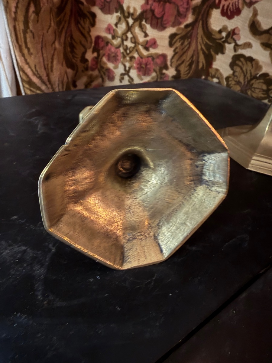 Paire de bougeoirs de Changeur en bronze poli tourné et retouchés Français du XVIIème siècle-photo-1
