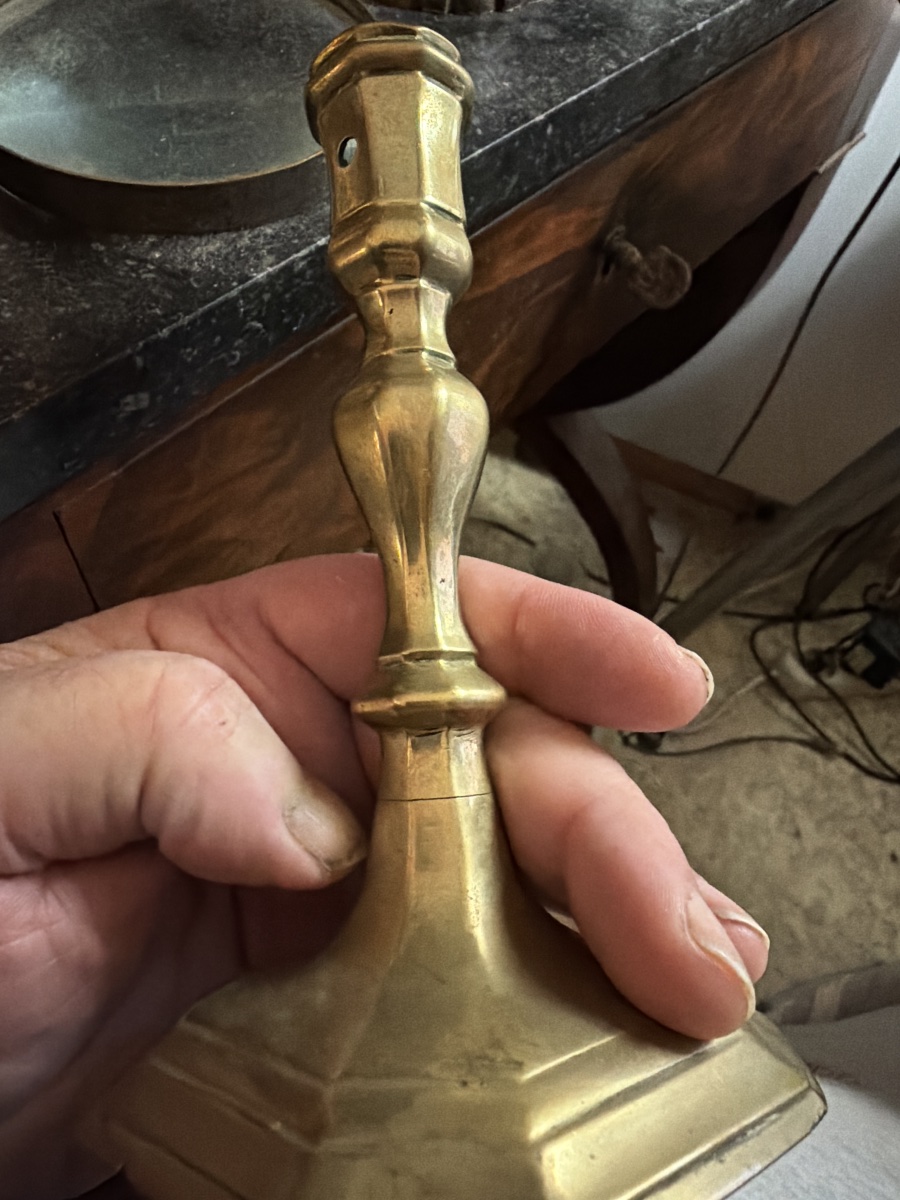 Paire de bougeoirs de Changeur en bronze poli tourné et retouchés Français du XVIIème siècle-photo-7