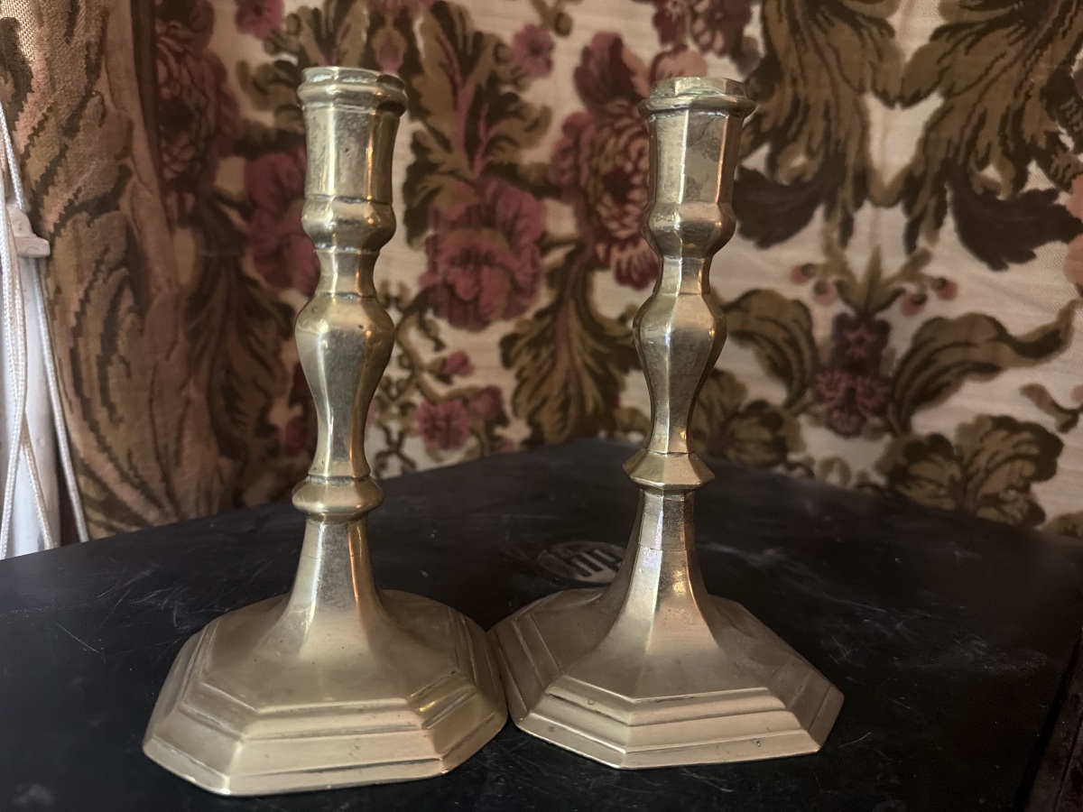Paire de bougeoirs de Changeur en bronze poli tourné et retouchés Français du XVIIème siècle-photo-8