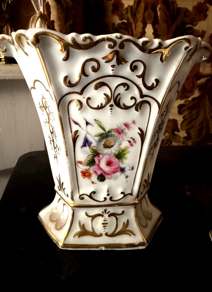 Pair Of Flared, Faceted, And Scalloped Vases With Floral Decoration, Made Of Paris Porcelain, "charles X"-photo-2