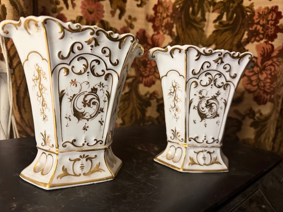 Pair Of Flared, Faceted, And Scalloped Vases With Floral Decoration, Made Of Paris Porcelain, "charles X"-photo-3