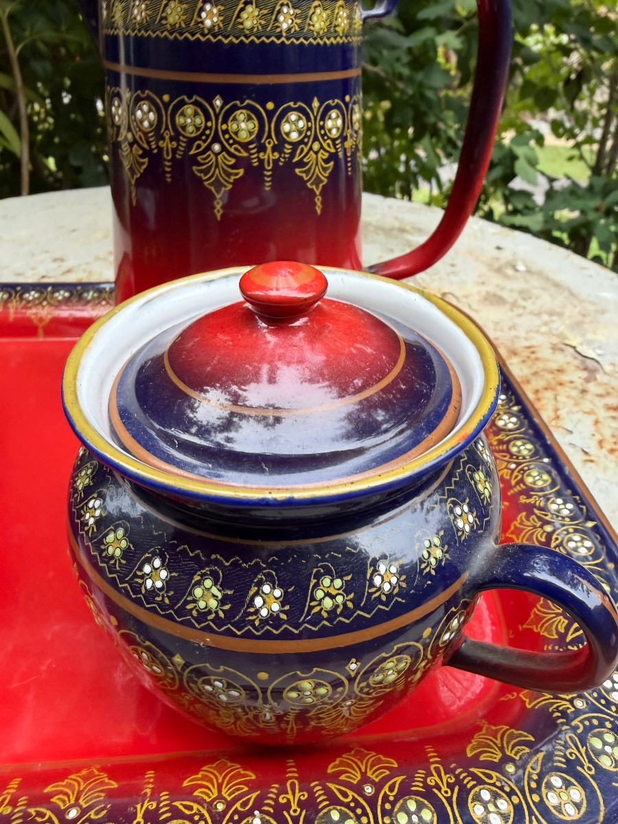 Service a thé en fer émaillé rouge vif de quatre pièces finement décoré de la marque B.B. 1940 -photo-1