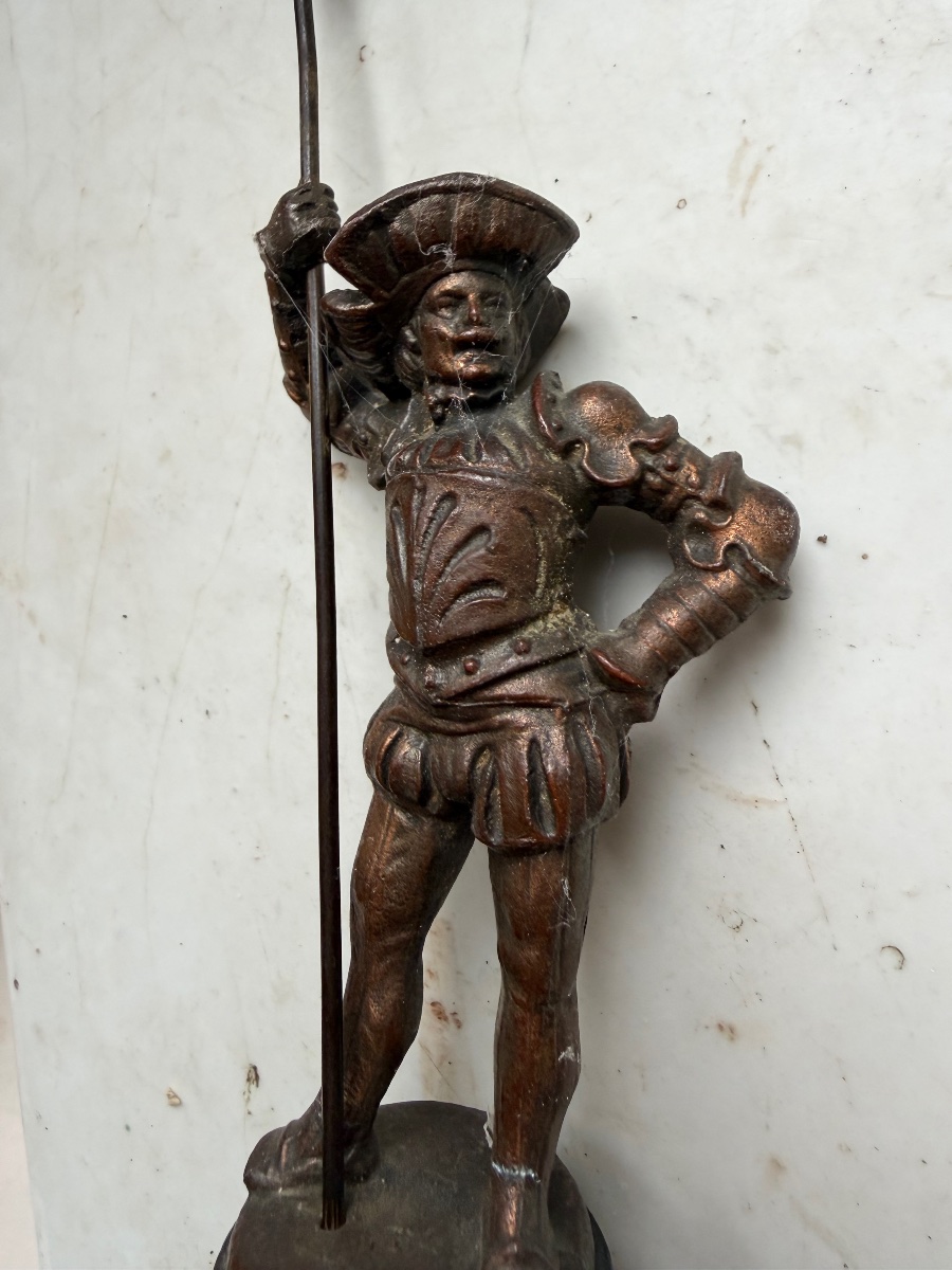  Fine Statuette d'un garde de la Renaissance a la hallebarde  métal patine bronzée Napoléon III-photo-2