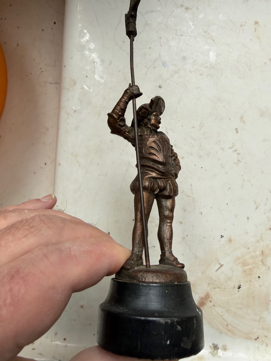  Fine Statuette d'un garde de la Renaissance a la hallebarde  métal patine bronzée Napoléon III-photo-3