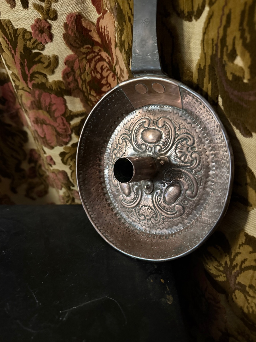  Généreux Bougeoir a main en cuivre  rouge repoussé du XVIIIème siècle Français ,style Louis XV-photo-4