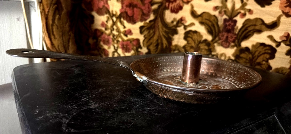  Généreux Bougeoir a main en cuivre  rouge repoussé du XVIIIème siècle Français ,style Louis XV-photo-6
