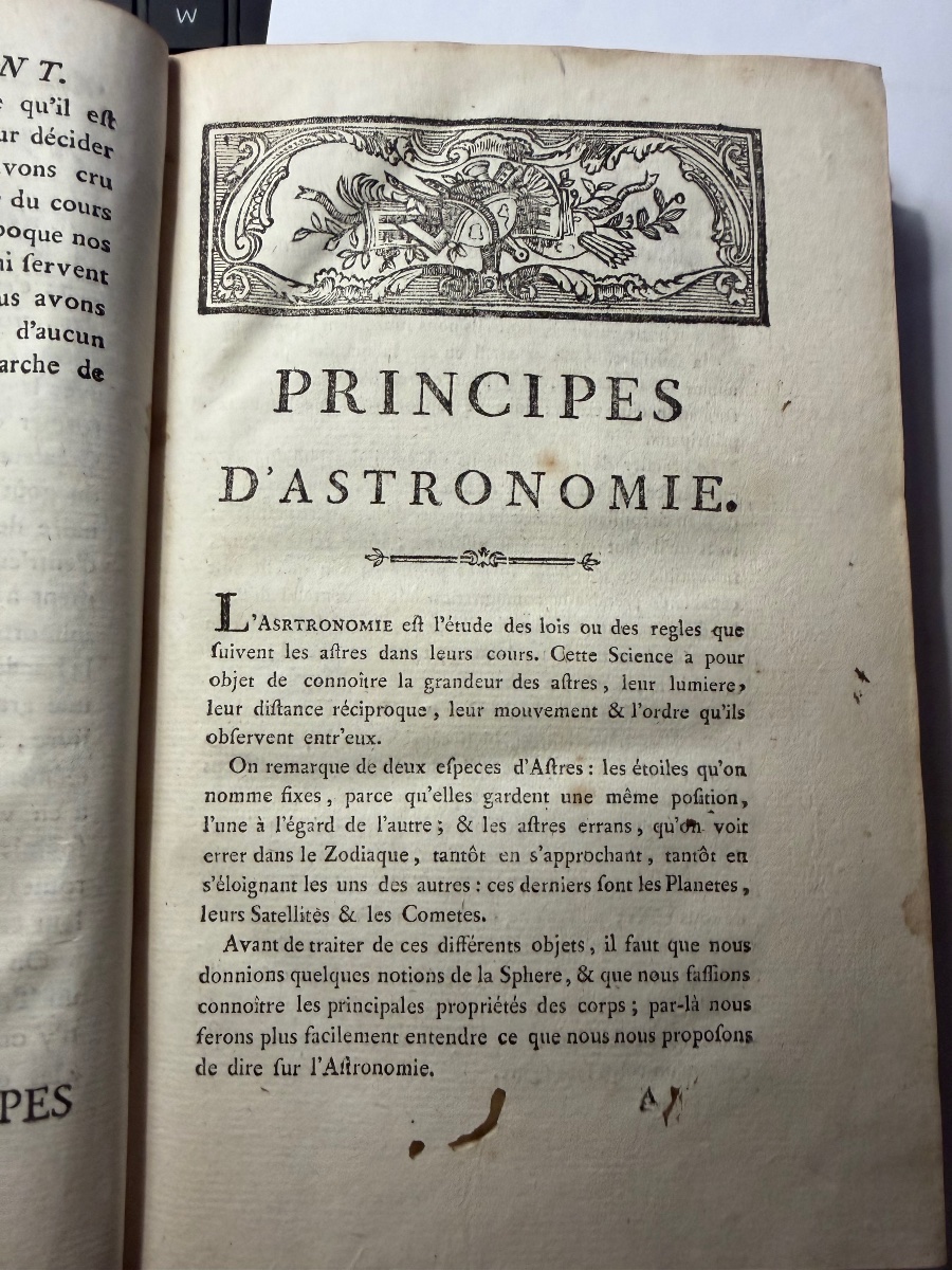 Principes d'Astronomie  . Par M. Wandelaincourt . I VolIn 8 , à Paris 1784-photo-3