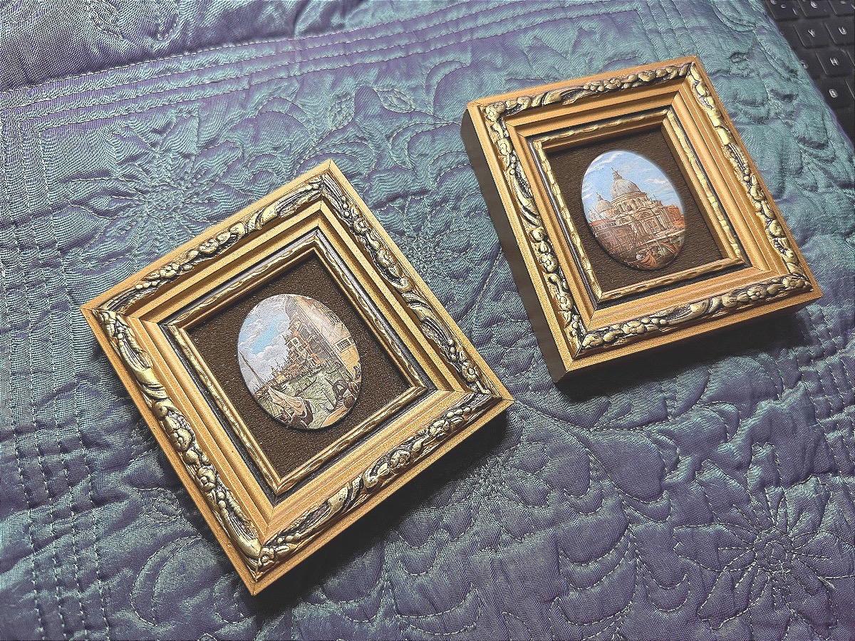 Pair Of Miniature Frames With Oval Enameled Copper Panels Depicting Delicate Views Of Venice From The Early 20th Century-photo-3