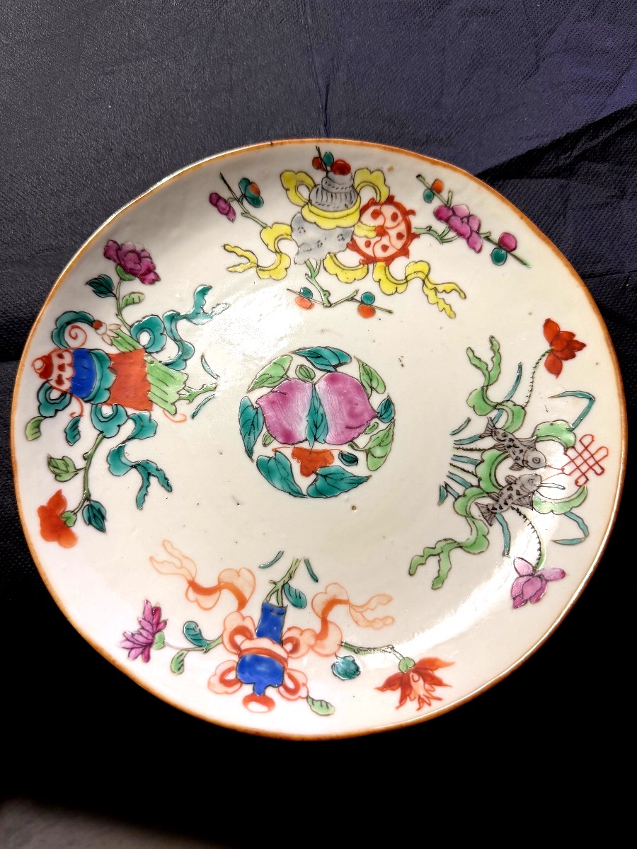 19th-century  Qing Porcelain Dish, Decorated With Floral And Fish Motifs And Abstract Designs