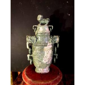 Vase Couvert, Jadeite  Verte Chinois Sculpté d'Anneaux ; Chien De Fau  Anses à Tête d'éléphants