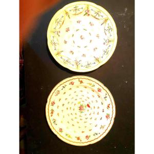 Rare Et Belle Paire d'Assiettes En Porcelaine Fine Décorée De Meissen Aux Flèches Croisées 1770