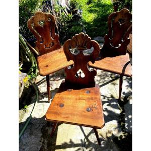 Beautiful Set Of Three Well Carved 18th Century Alsatian Walnut Escabelle Chairs