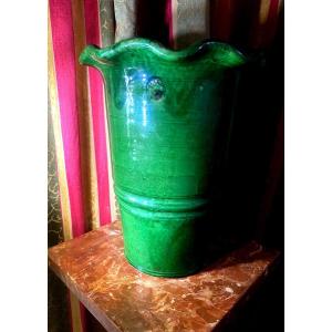 Beautiful Large Green Enameled Cornet Vase, Scalloped, From The 60s From The House Of Ravel In Aubagne