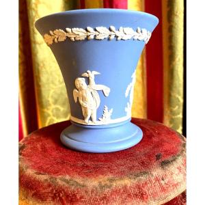 Beautiful Blue & White Wedgvood Goblet With Four Seasons Pattern With Winged Cherubs Late 19th Century