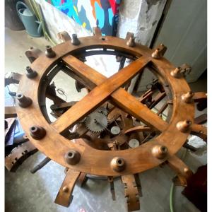 Rare table rotative en noyer 19ème:  pour charger les bobines de fils  formant pied de table.