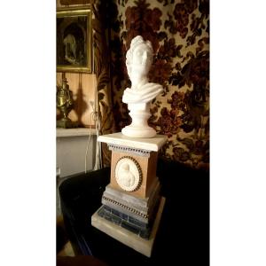 Buste d'Apollon Néo-Classique, marbre blanc sculpté sur son piédestal de 1808 De Denis Foyatier
