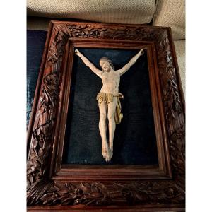 Présenté dans un remarquable cadre en bois richement sculpté "Christ polychrome "ensemble XVIII
