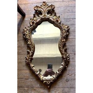  glace baroque ,bois doré Vénitienne fin XIXème richement sculptée chantournée  haut en panache