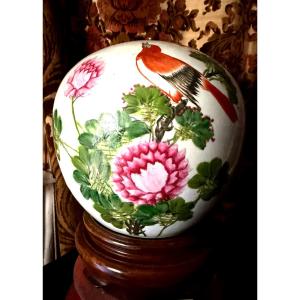 Beau pot a gingembre en porcelaine épaisse Japonais "boulle" décoré d'oiseau et branche fleurie