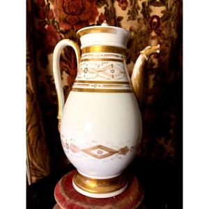 Grande Cafetière en porcelaine de Paris d'époque Consulat, a motifs dorés sur couverte blanche